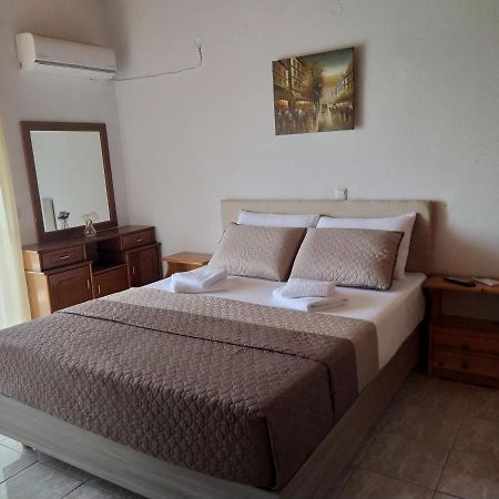 Number One Apartment Asprokklisi Екстериор снимка