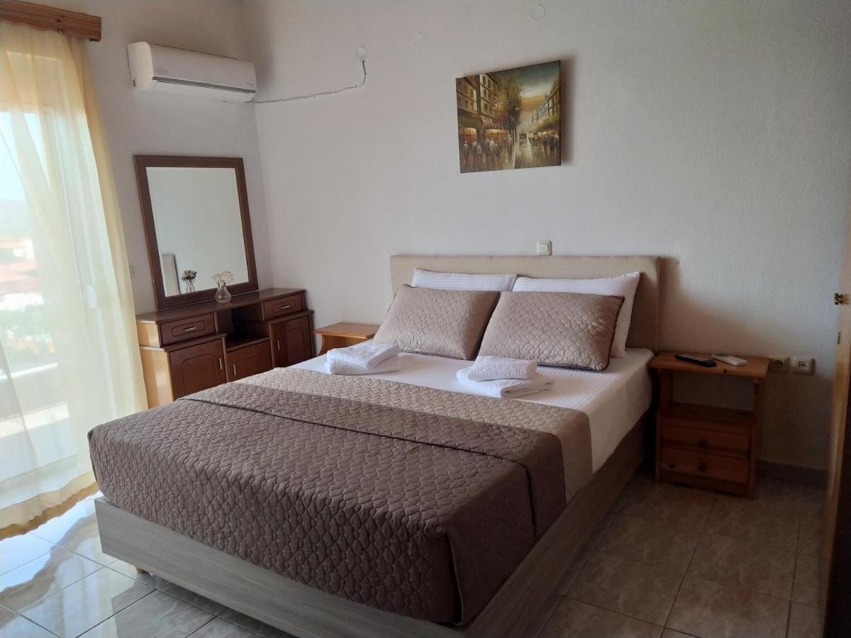 Number One Apartment Asprokklisi Екстериор снимка