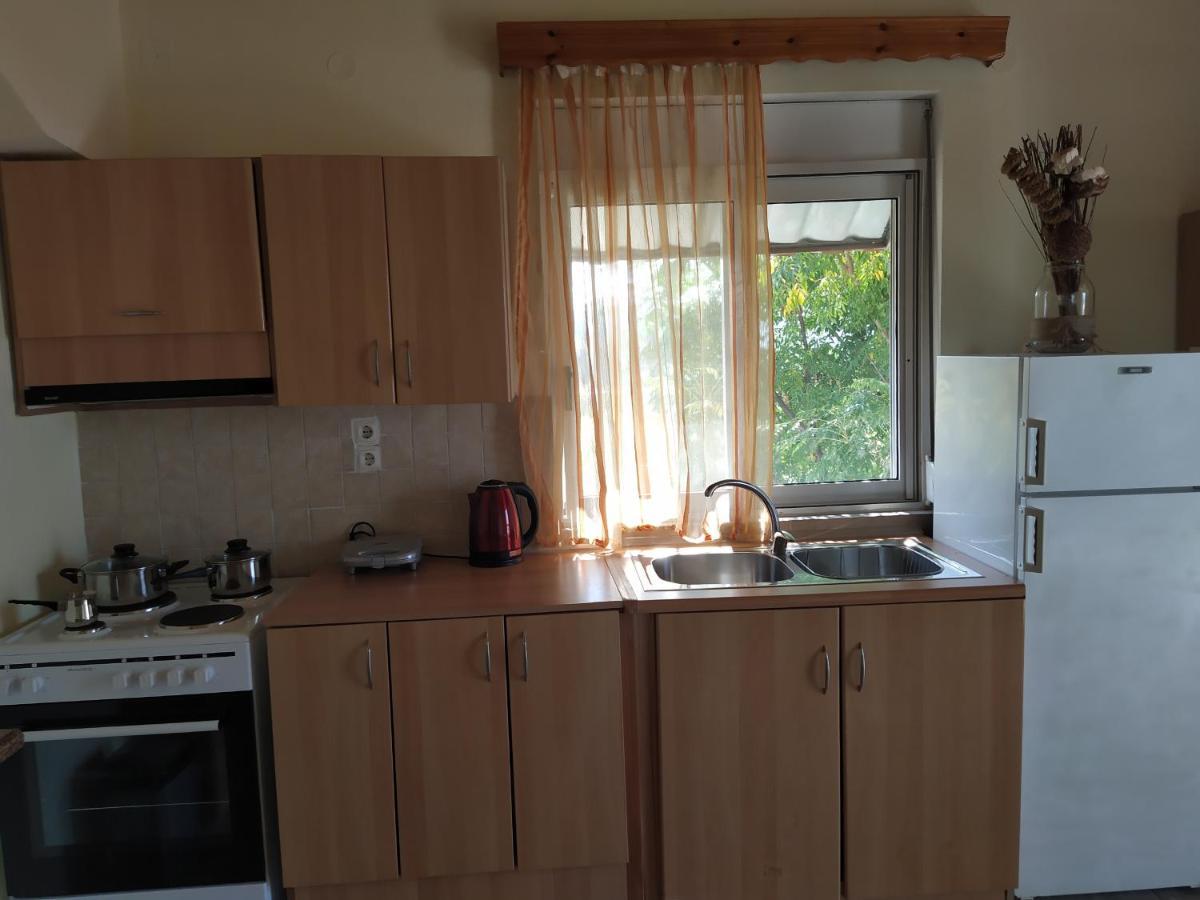 Number One Apartment Asprokklisi Екстериор снимка