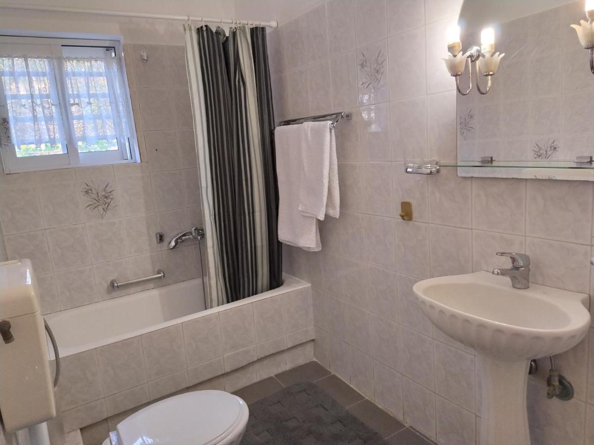 Number One Apartment Asprokklisi Екстериор снимка